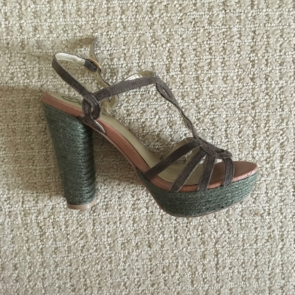 ADORABLE olive green platform heels.